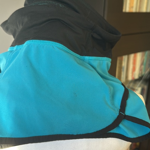 Turquoise Lululemon speed shorts Size 2 with 2.5 inch inseam GUC - Picture 5 of 5